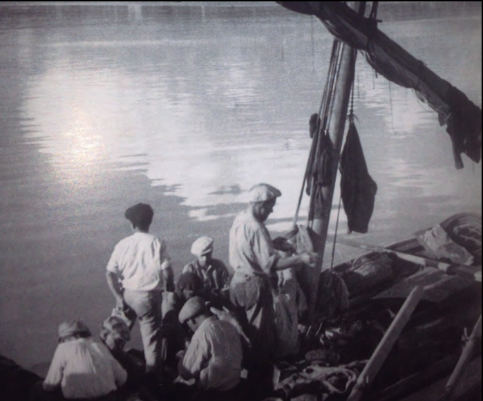 El pescador Josep Costa i Tur, de Sant Antoni de Portmany, probablement el primer protestant eivissenc, tingué el primer contacte amb el protestantisme el 1896 (Pescadors, foto de Mario von Bucovich).