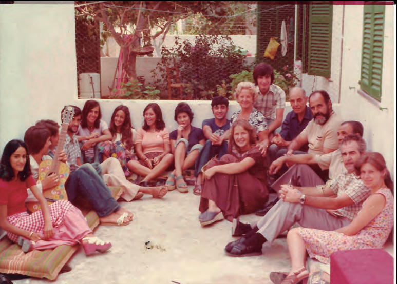 A dalt, primera reunió de la primera església protestant, a l'avinguda d'Espanya. A l'angle esquerre, Ricardo del Árbol. A l'angle dret, Josep Marí, el més major amb el també eivissenc Serra, amb barba. A baix, Josep Marí, artífex de la primera església protestant de l'illa, amb Lina Comte i Bartomeu Ribes, primer matrimoni eivissenc casat pel ritu evangèlic.