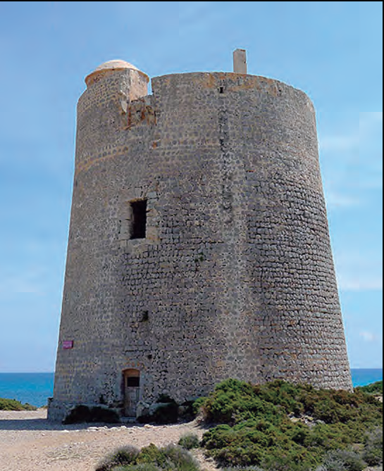 Figura 3. Torre de ses Portes. Aixecada a la darreria del segle XVI per a protegir amb la seua artilleria l'almadrava que es calava as Freus.