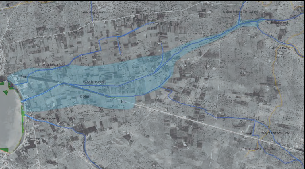 Figura 4. Representació gràfica de la hipòtesi del perímetre màxim de les inundacions del 10 d'agost de 1947. La hidrologia superficial actual (Mapa topogràfic de les Illes Balears de 2008) s'ha complementat amb part del sistema de séquies que hi havia al pla en aquell moment. Font: WMS procedents de I'IDEIB.