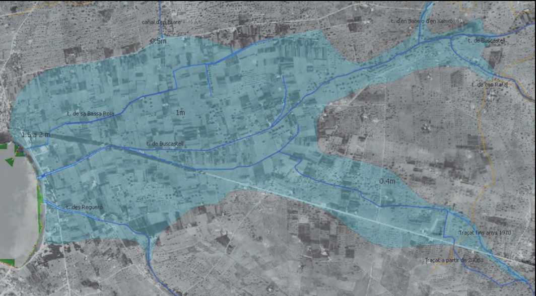 Figura 6: Representació gràfica de la hipòtesi del perímetre màxim de les inundacions del 26 d'octubre de 1958. La hidrologia superficial actual (Mapa topogràfic de les Illes Balears de 2008) s'ha complementat amb part del sistema de séquies que hi havia al pla en aquell moment. Font: WMS procedents de I'IDEIB.