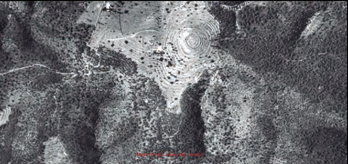 A dalt, figures 7 i 8 per aquest ordre. Figura 7: Imatge de 1956 d'una zona en el límit nord de la conca del torrent de Buscastell. S'hi observa la intensitat de l'ús agricola i la poca densitat del bosc. Figura 8: Imatge de 2012 de la mateixa zona en el límit nord de la conca del torrent de Buscastell. S'hi observa una major extensió i densitat forestal i la regressió de l'ús agrícola.