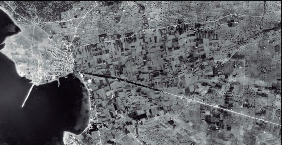 Fotografia superior: El pla de Portmany i el seu entorn l'any 1956. Font: IDEIB.