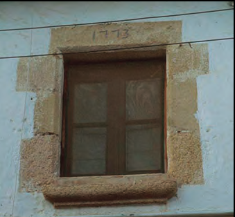 A sota, finestra de can Buscastell, el 1999 (fotografia: Taller d'Història de Maçanet).