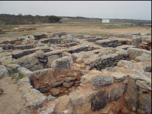 Una altra vista de la necròpolis vora la mar