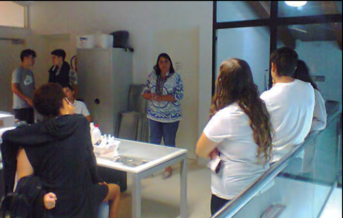 Els alumnes de Cultura Audiovisual, curs 2016-2017, de l'IES Santa Maria d'Eivissa visiten l'Arxiu d'Imatge i So del Consell d'Eivissa. 20 d'octubre de 2017 (fotografia: MCL).
