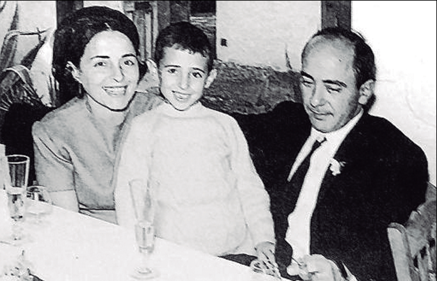 Antoni Pomar Juan amb Anna Maria Bofill Mercadé i el seu fill Antoni. 1967.