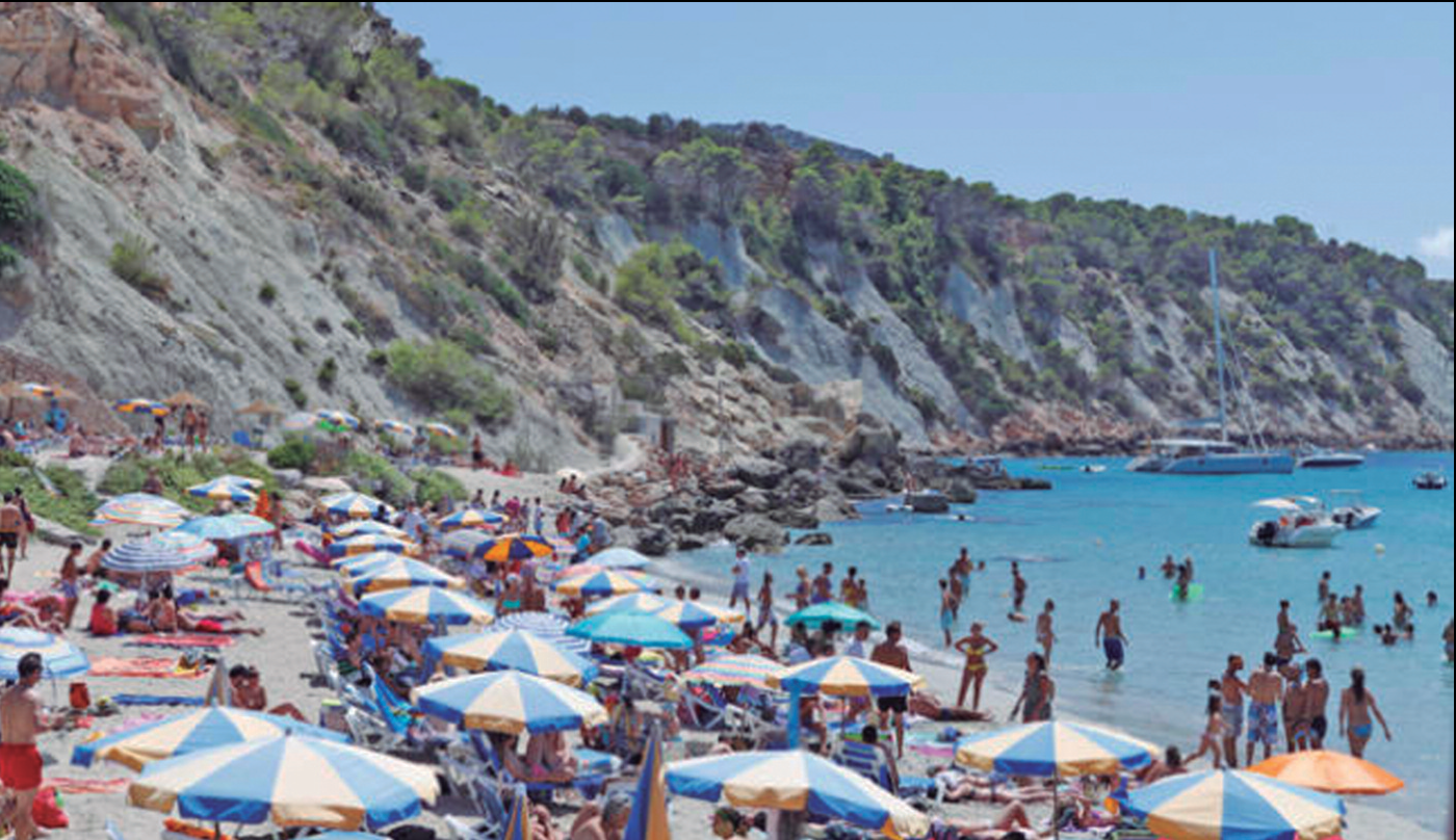 Les platges i el clima de les Pitiüses les han convertit en una de les principals destinacions turístiques d'Europa (fotografia: Diario de Ibiza / Cristina López).