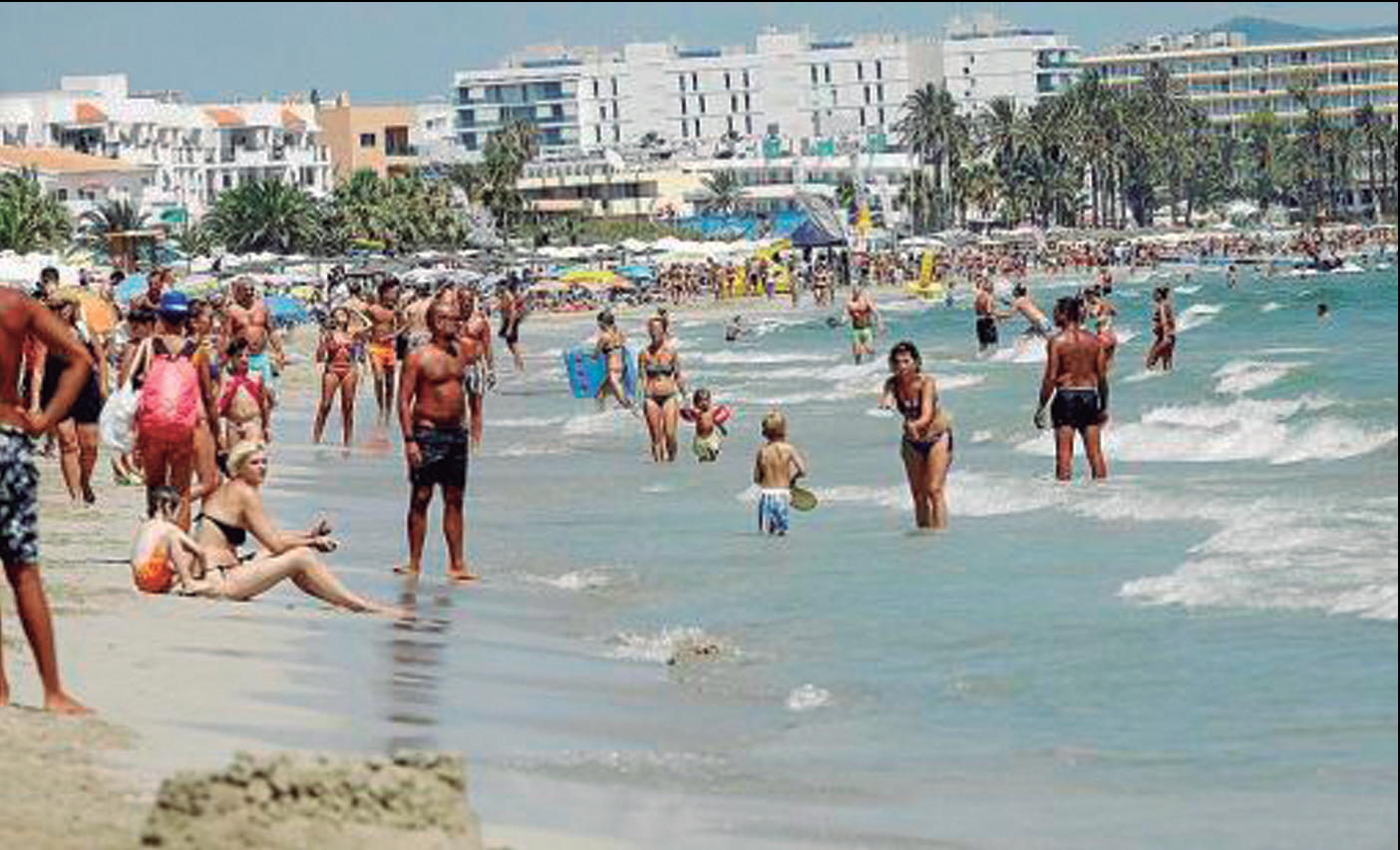 La ràtio turista/resident a les Pitiüses era de 25'56 turistes/habitant el 2016 (fotografia: El Periódico de Ibiza / Daniel Espinosa).
