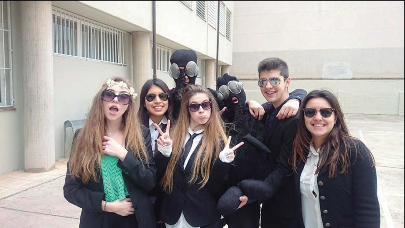 Membres d'un grup durant una prova de la gimcana, al curs 2014-2015