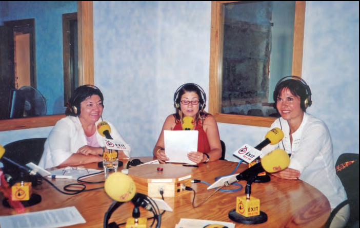 Ràdio Èxit, l'any 2007. Maribel Torres i Montse Monsalve entrevistant Concha García Campoy (arxiu de Maribel Torres).