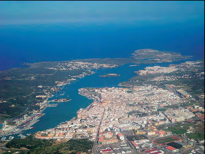 La riquesa més important de Menorca era el port de Maó, al voltant del qual florien activitats com la reparació de vaixells o el comerç (fotografia: elduendecuarto.com).