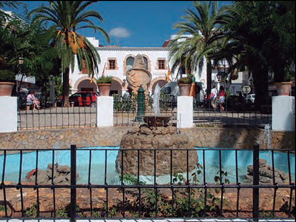 La plaça d'Espanya de Santa Eulària des Riu.