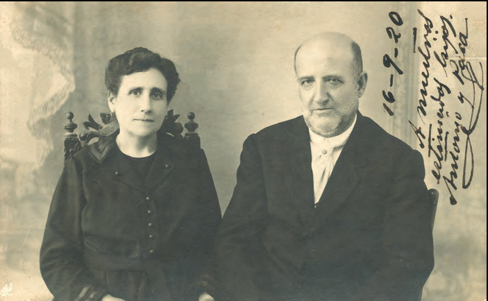 Antoni Albert i la seva esposa, Francisca Nieto, el 16 de setembre del 1920. 16-9-20 A nuestros estimados hijos. Antonio y Paca