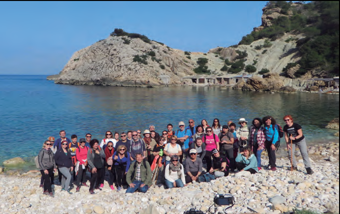 La temporada 2019-20 es programà realitzar un recull de sortides emblemàtiques per commemorar els 25 anys. En la imatge, participants en la darrera que es va poder realitzar, el 15 de febrer, as Portitxol, abans de l'aturada per la crisi del coronavirus (fotografia: Joana Tur).