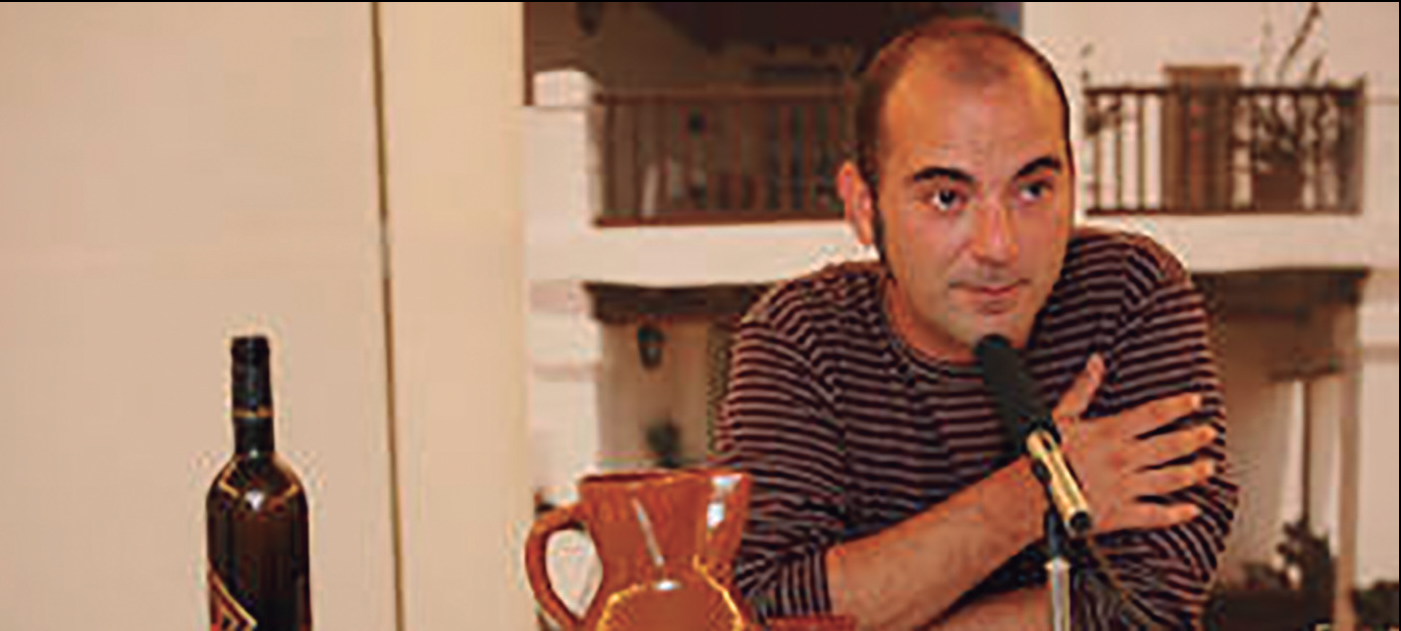 El poeta Manel Marí en una lectura de poemes.