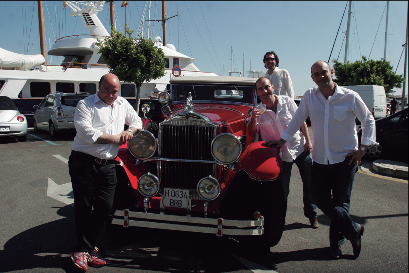 Josep Lluís Aguiló, Pere Joan Martorell, Manel Marí i Sebastià Alzamora, al port de Palma, amb motiu de la presentació d'un llibre conjunt (fotografia: Última Hora).
