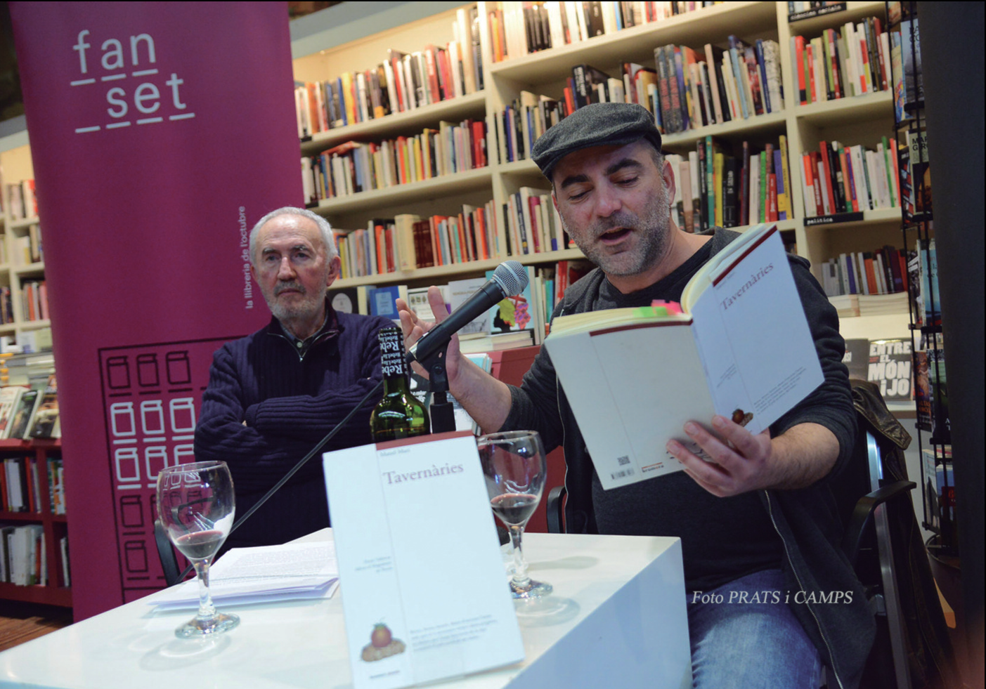 Un moment de la presentació del poemari Tavernàries a València (fotografia: Prats i Camps).