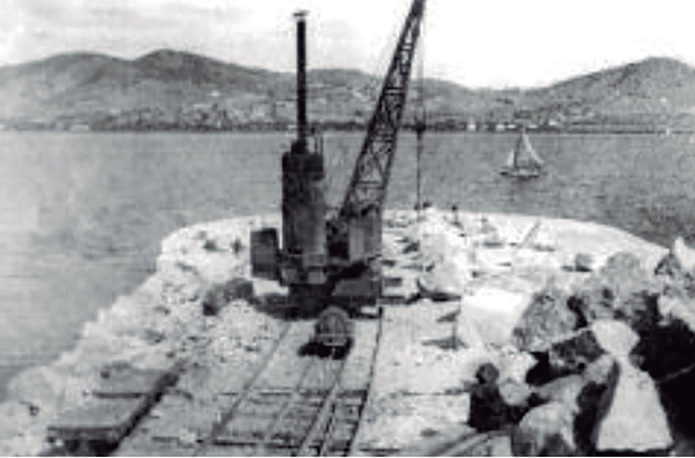 Espigó del port en construcció a finals del segle xix. Arxiu d'Imatge i So Municipal d'Eivissa.