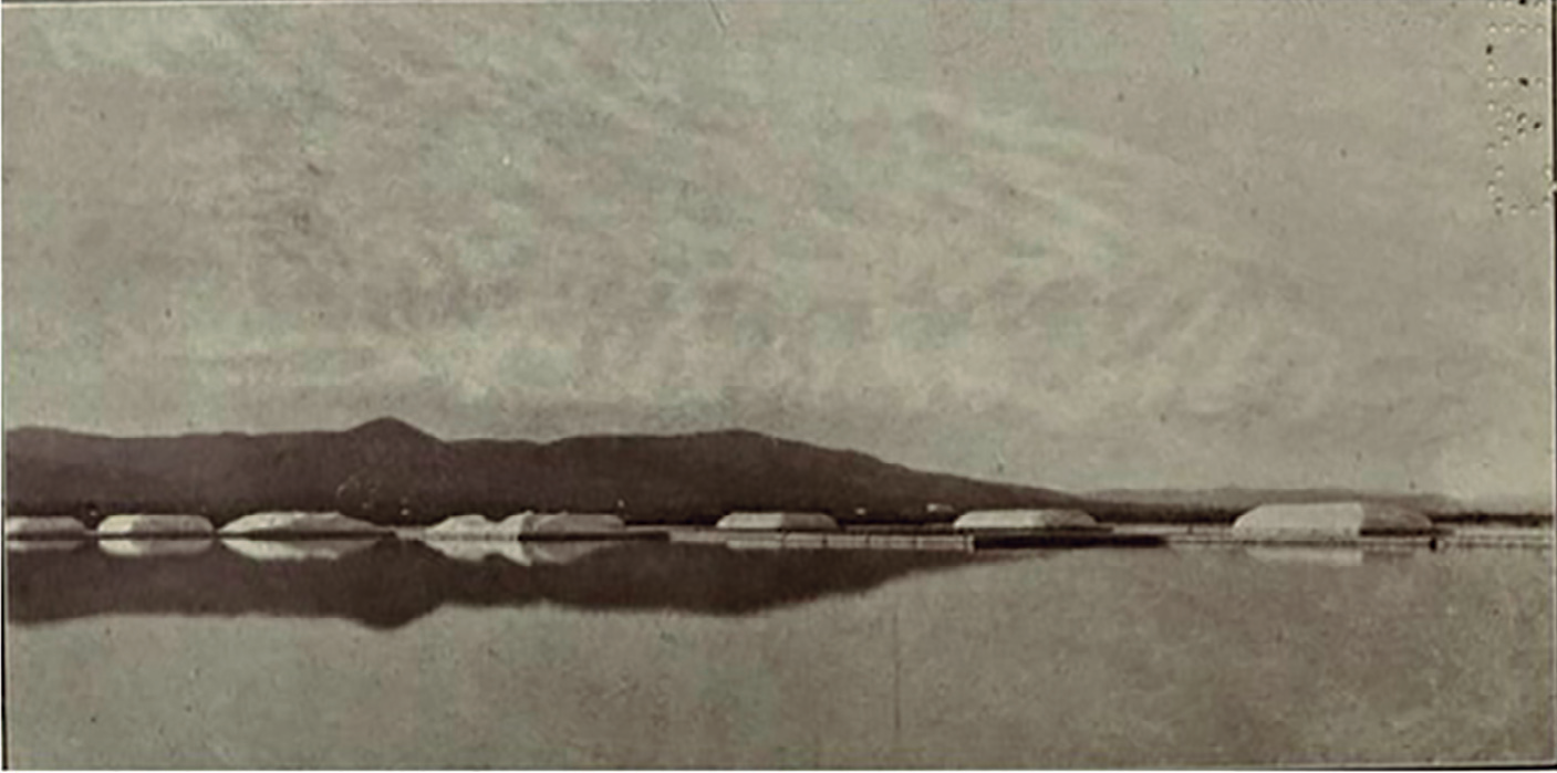 Fotografia dels estanys feta per R. M. King, la fotògrafa de Margaret d’Este, en l’excursió a Sant Jordi i les salines que varen fer, guiades per Artur Pérez-Cabrero (Este 1907).