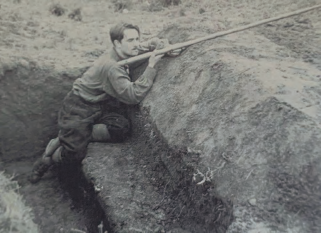 Voluntari d'EC, fent pràctiques paramilitars, abans del novembre de 1926.