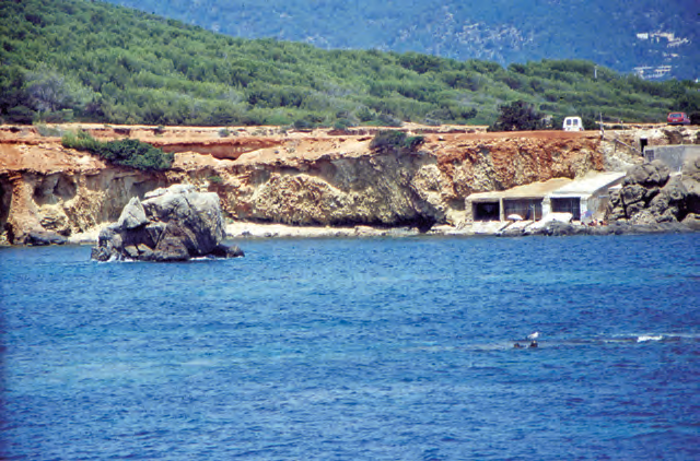 Grup d'estacis situat al nord del racó des Llaüts, a la part de tramuntana des Pou des Lleó. En primer terme, a l'esquerra, l'escull conegut com es Moro.