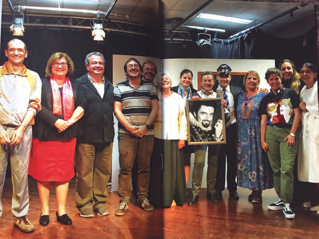Grup de teatre de l'Institut d'Estudis Eivissencs en l'estrena de No tenguis por, 2019.
