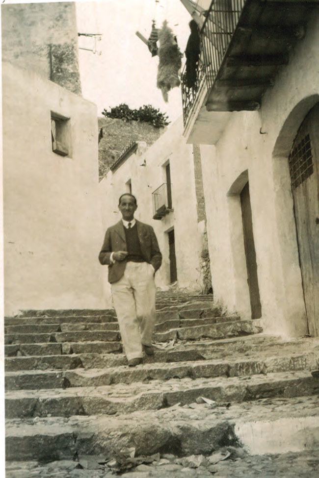 Carrer des Portal Nou, a Dalt Vila, el 1935 (fotografia d'Ursula Sternau).