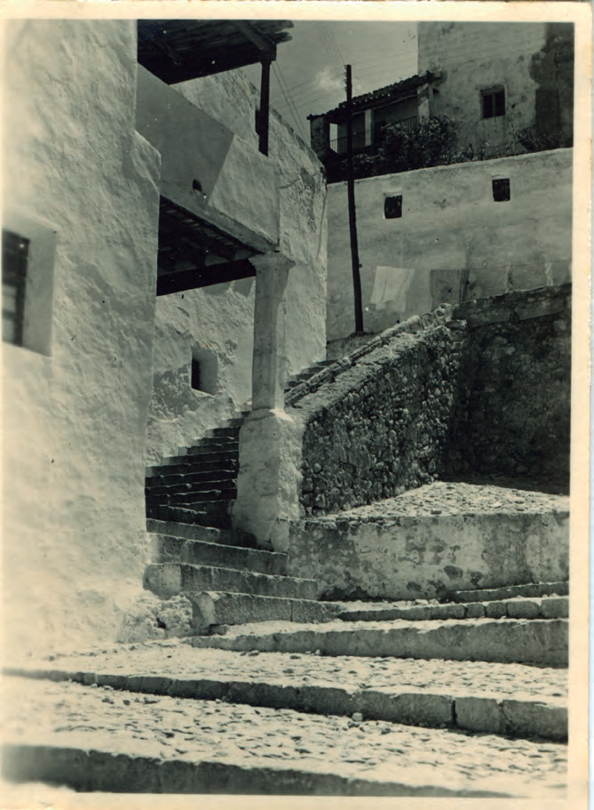 Escala del Seminari, Dalt Vila, abril de 1935 (fotografia d'Ursula Sternau).