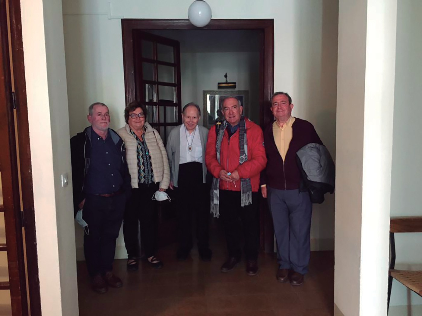 Montserrat, 31 d'octubre de 2021. D'esquerra a dreta, Miquel Costa, Esperança Marí, Josep Massot i Muntaner, Marià Torres i Bernat Joan.