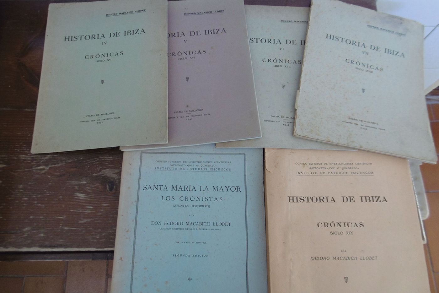 Exemplars d'obres d'Isidor Macabich.