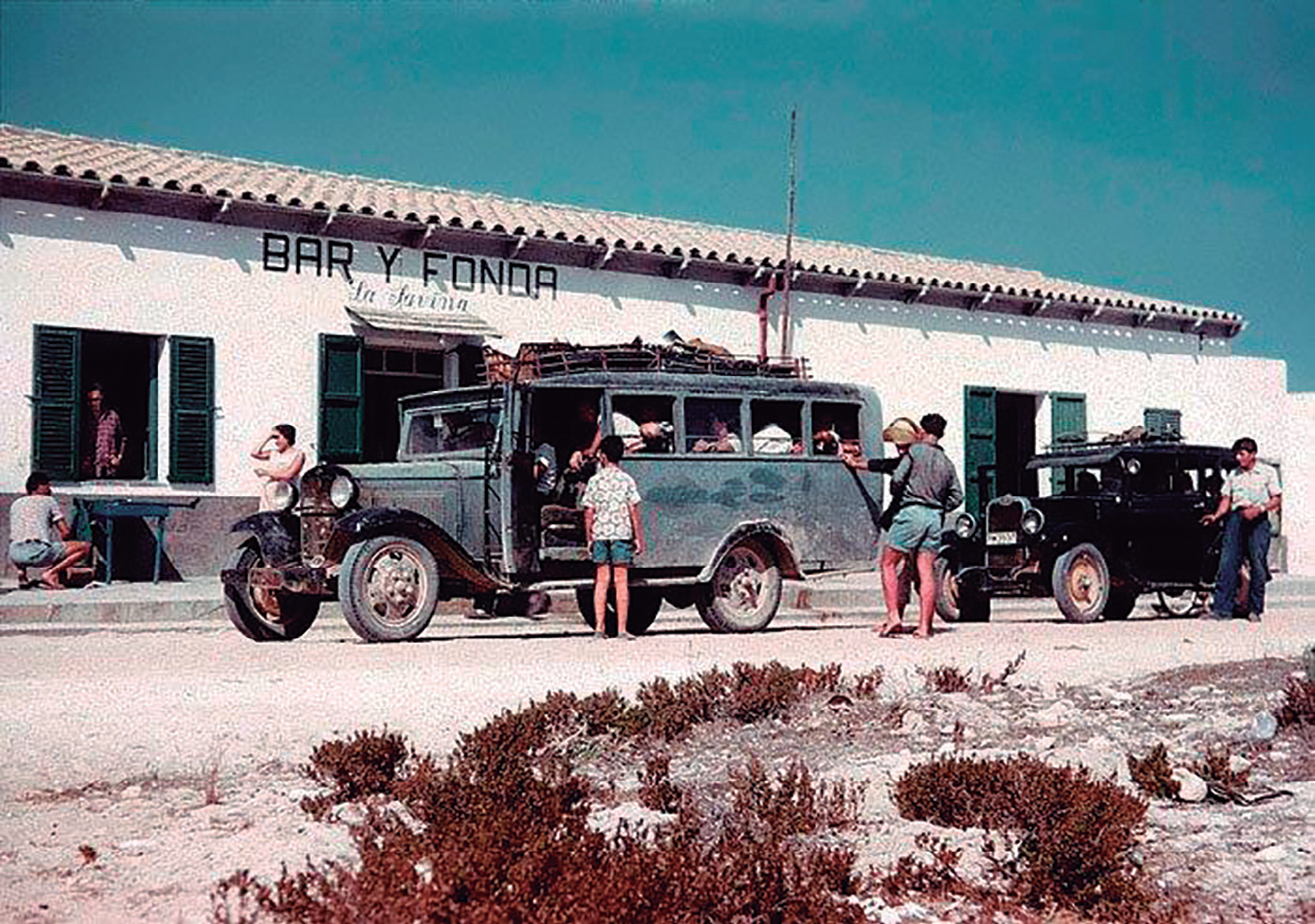 Formentera, hostal La Savina. Establiment pioner de l'illa (anys 40) i el primer en contractar amb un touroperador estranger, el francès Les Argonautes.