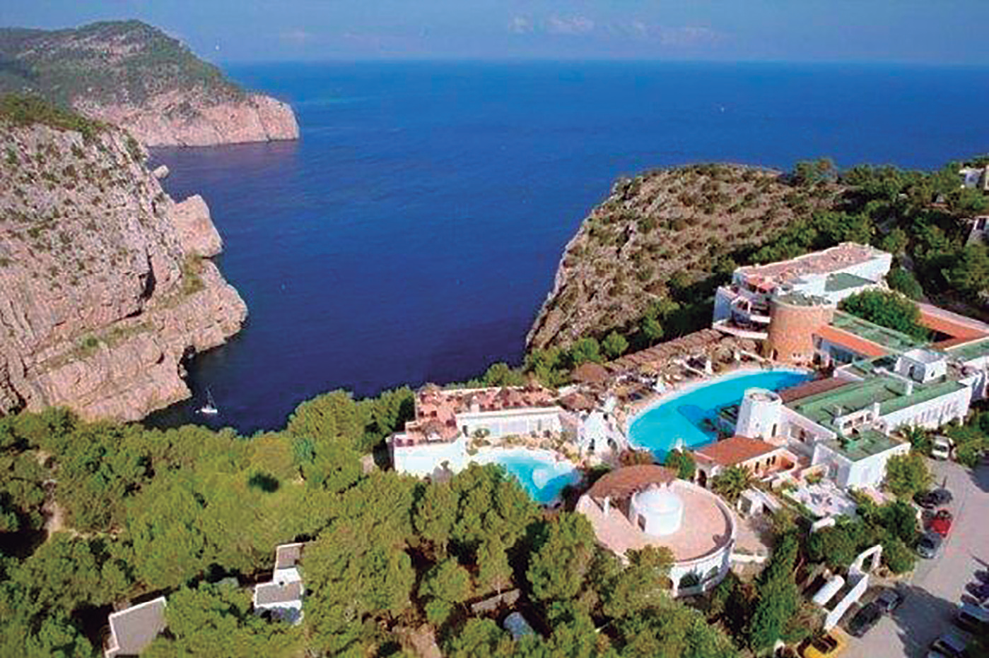 Hotel Hacienda na Xamena, costa des Amunts (Sant Joan). La naturalesa com a reclam d'un turisme de major poder adquisitiu.