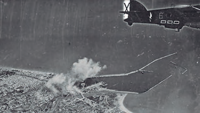 Bombardeig sobre el port de València.