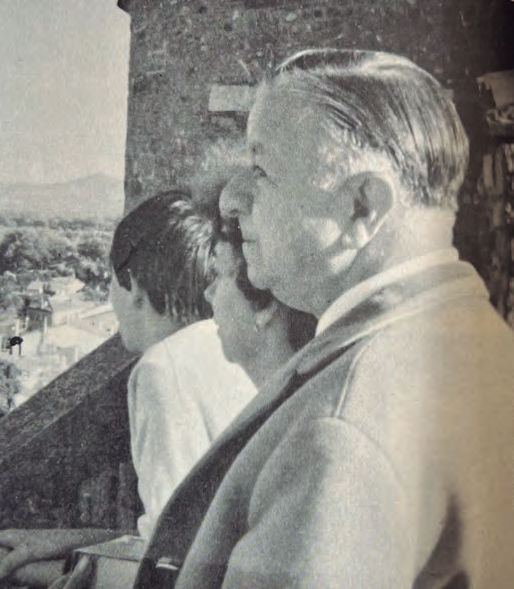 Un any abans de morir, J. Juanola mirant territori del Principat on no tornà mai més, des de Catalunya Nord.