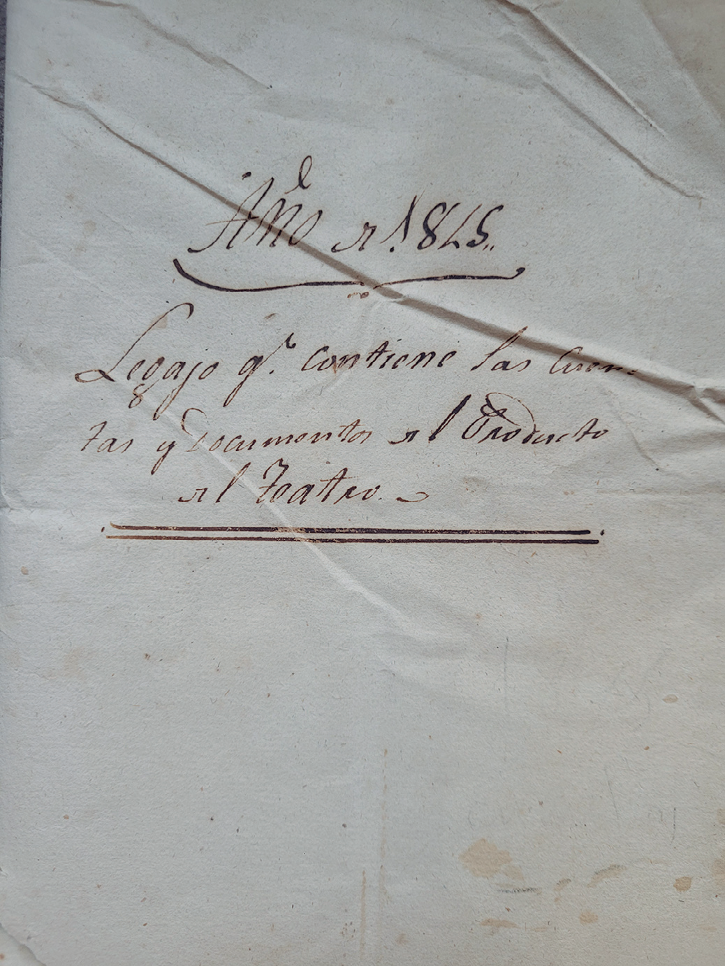 Dues imatges de documents manuscrits antics, un amb comptes i l'altre una nota