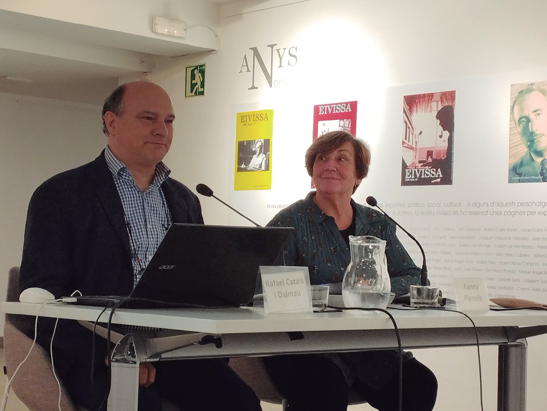 Rafael Català Dalmau, de l'Editorial Dalmau, va ser l'encarregat de cloure la 48a edició del Curs Eivissenc de Cultura. En la imatge, acompanyat per Fanny Planells, que s'encarregà de presentar-lo.